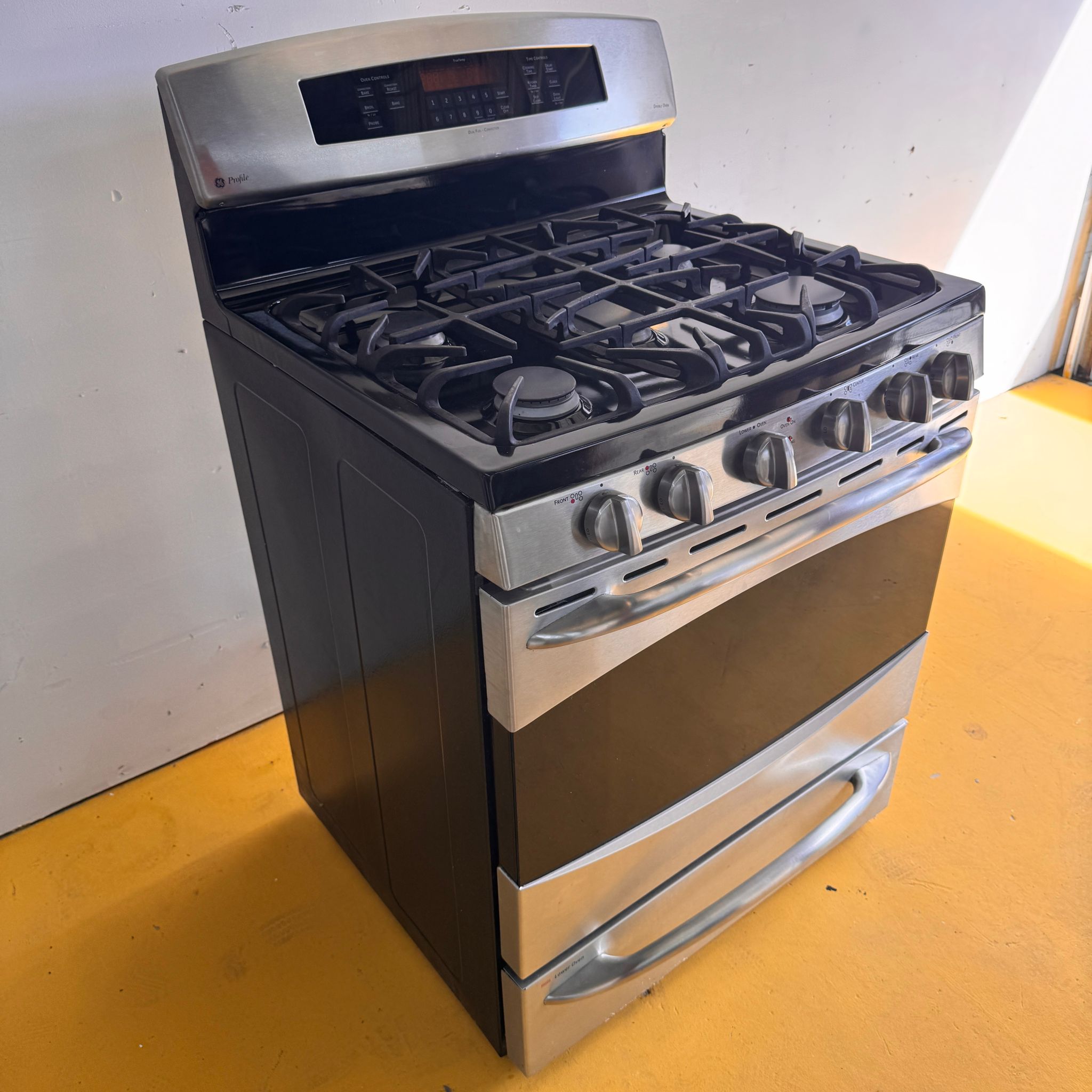 GE Profile Dual-Fuel Propane Gas Range Electric Oven GE Profile Dual-Fuel Propane Gas Range Electric Oven